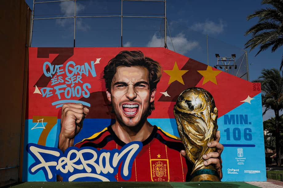 El delantero de la selección española de fútbol, nuevo jugador del PSG de Luis Enrique, tiene un mural en el polideportivo municipal de su pueblo natal, Foios, en Valencia.
