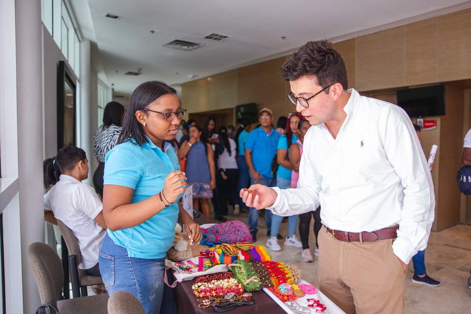 Los beneficiarios reciben asesoría empresarial personalizada, entrega de soluciones a través de bienes como maquinaria, herramientas y equipos de cómputo. / Cortesía