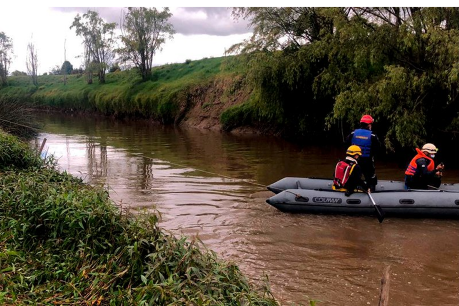 Para la búsqueda del menor están trabajando cuatro voluntarios que están equipados con dron, con una unidad de rescate y un botiquín traumakit de primeros auxilios.