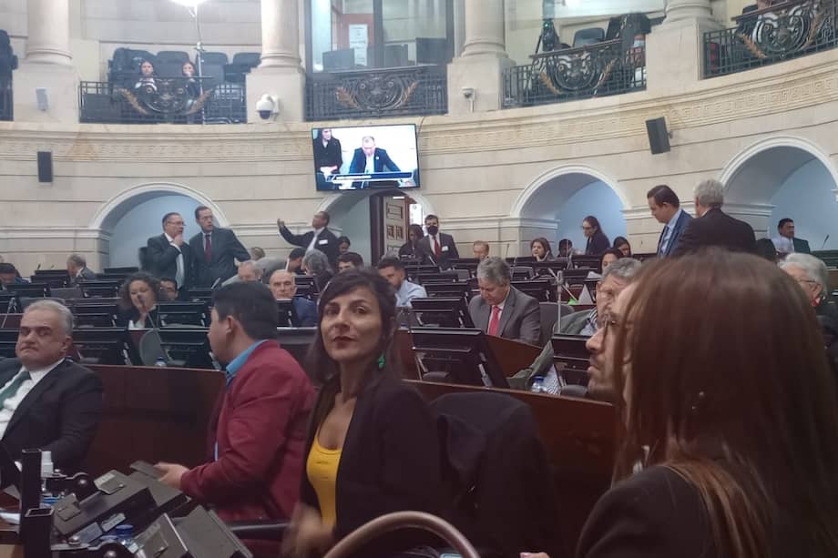 La ministra de Minas, Irene Vélez, en el Congreso.