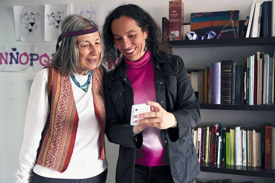 Alejandra Jaramillo (a la derecha) considera a Albalucía Ángel una de las mejores escritoras de la historia colombiana. / Oscar Pérez – El Espectador