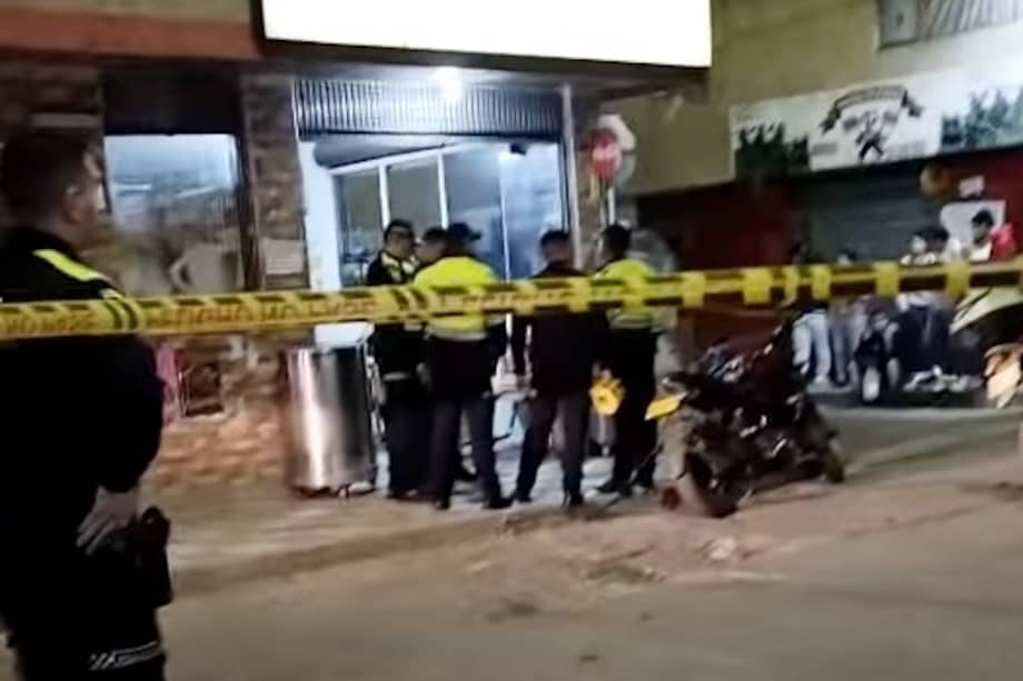 Hombres armados llegaron a una panadería y dispararon contra un hombre, quien falleció posteriormente.