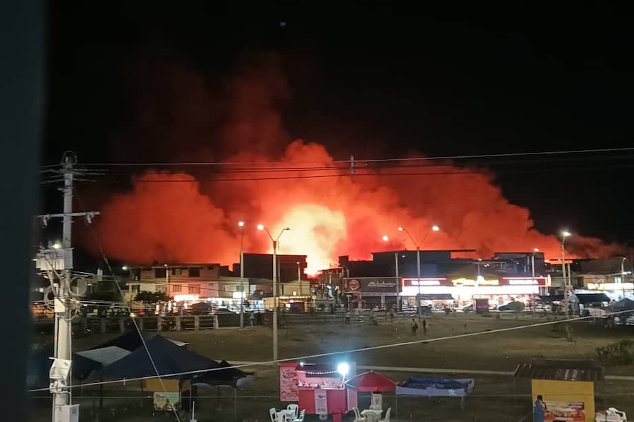 El incendio se podía ver desde el oriente de Cali.