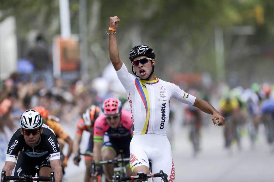 Dos veces se ha visto la imagen del colombiano Fernando Gaviria celebrando en el Tour de San Luis, por delante de Mark Cavendish. / Maximiliano Amena - Archivolatino