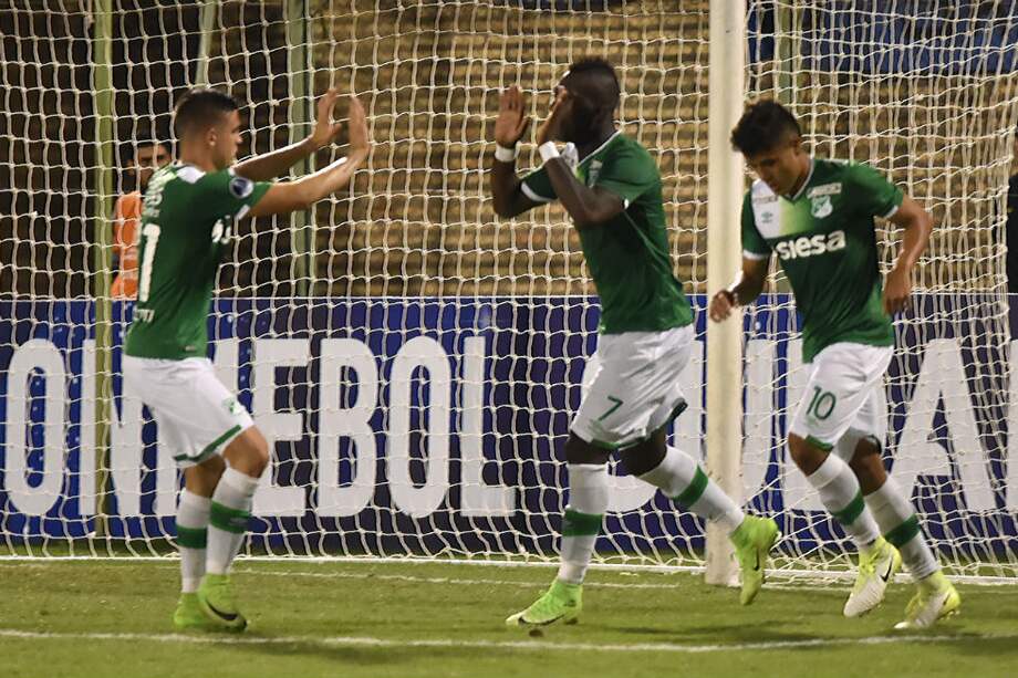 Miguel Murillo celebra el gol del descuento frente a Sportivo Luqueño. / AFP