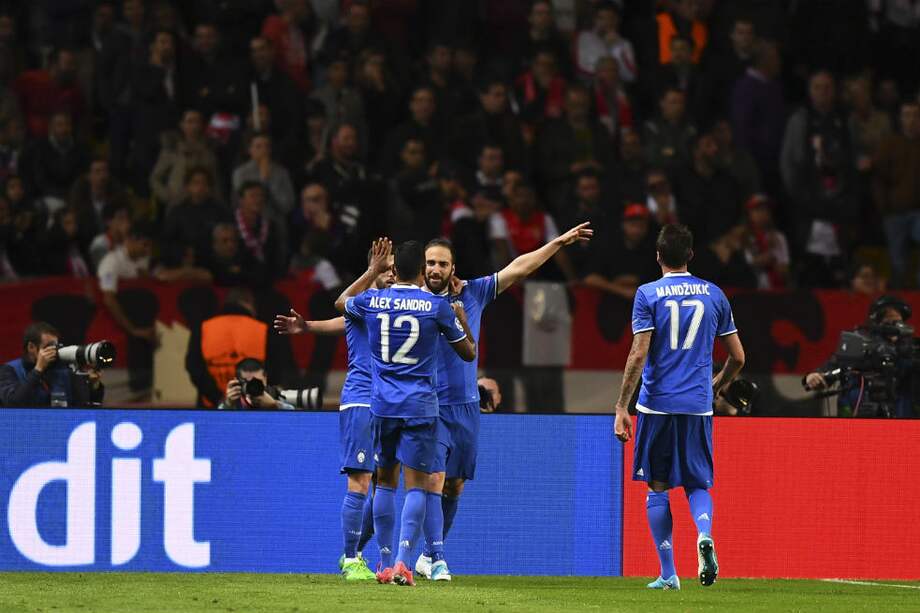 Gonzalo Higuaín celebra el segundo gol de la Juve frente al Mónaco en Liga de Campeones. / AFP