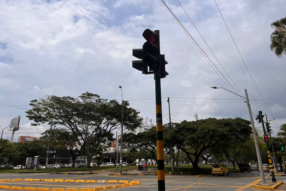 El hurto de cableado, fibra óptica y tarjetas controladoras deja semáforos fuera de servicio y afecta la movilidad en la ciudad.