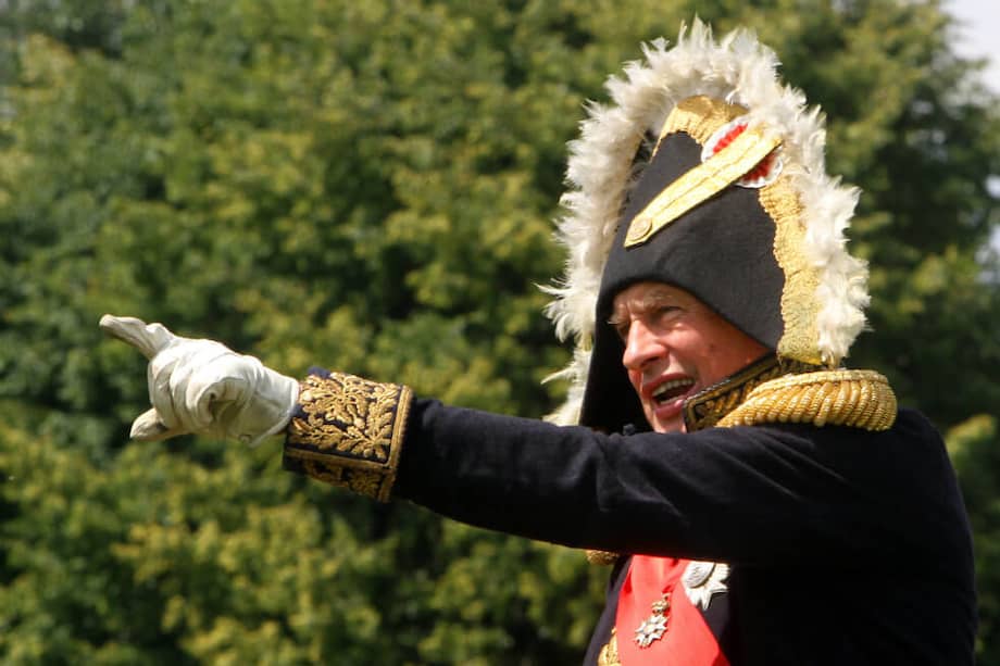 A Oleg Sokolov le gustaba vestirse de Napoleón, llamar a su compañera "Josefina", y hacerse llamar "Sire" (señor), aseguraron algunos de sus alumnos. / AFP