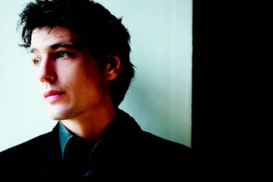 El cantante y actor Louis-Ronan Choisy se presenta hoy en la Alianza Francesa. / Cortesía