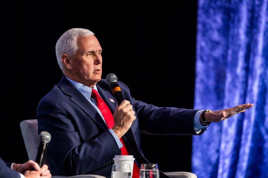 Pence habló brevemente sobre la acusación penal contra el expresidente estadounidense Donald Trump. Un gran jurado de Manhattan votó el 30 de marzo para acusar a Trump en una investigación sobre un pago de dinero secreto de 2016.