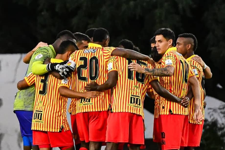 Jugadores del Deportivo Pereira, uno de los equipos tradicionales del fútbol profesional colombiano.