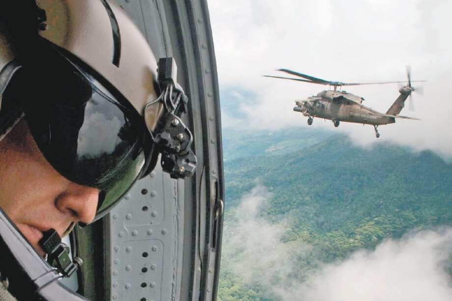 La directiva del Ministerio de Defensa permite que las Fuerzas Armadas podrán usar su musculo institucional para combatir las bandas más grandes del país. / Archivo / El Espectador