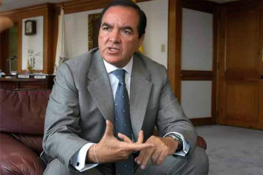 Excontralora le mintió al país, advierte el contralor General