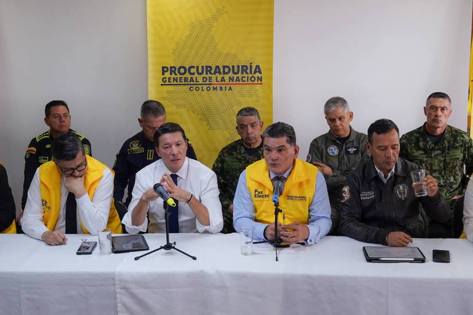 El registrador Hernán Penagos, el procurador Gregorio Eljach y el ministro Pedro Sánchez durante la evaluación del Plan Democracia este 26 de mayo.