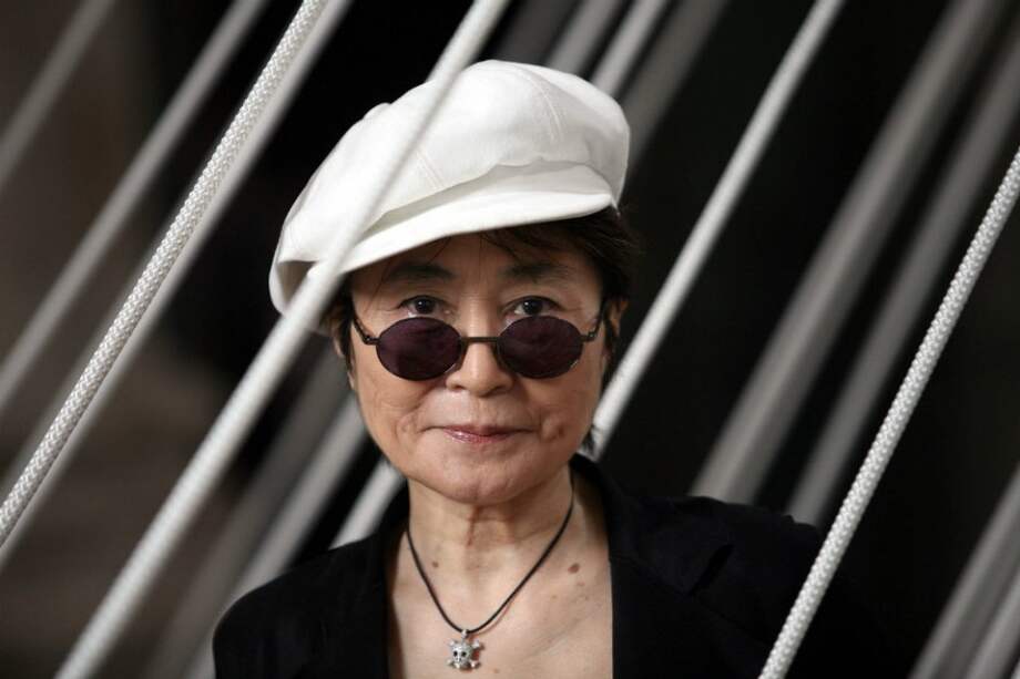 John Lennon, uno de los miembros fundadores de la banda de música The Beatles, y Yoko Ono se conocieron en 1966. / Bloomberg News