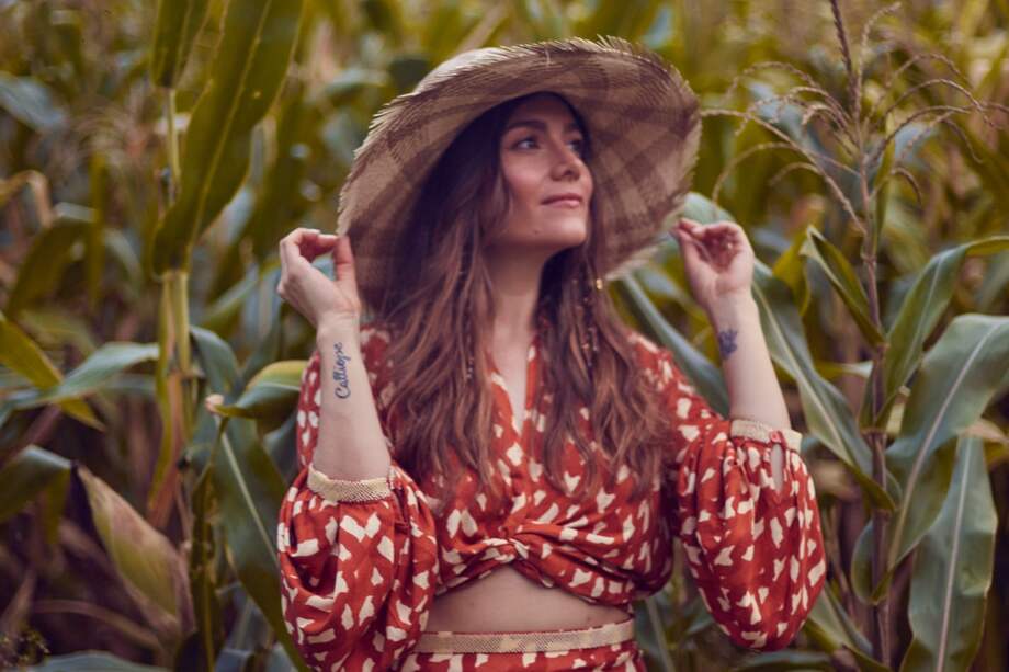 Laura Kalop, influenciada por la belleza de los paisajes colombianos, presenta su último sencillo, "Soy de acá".