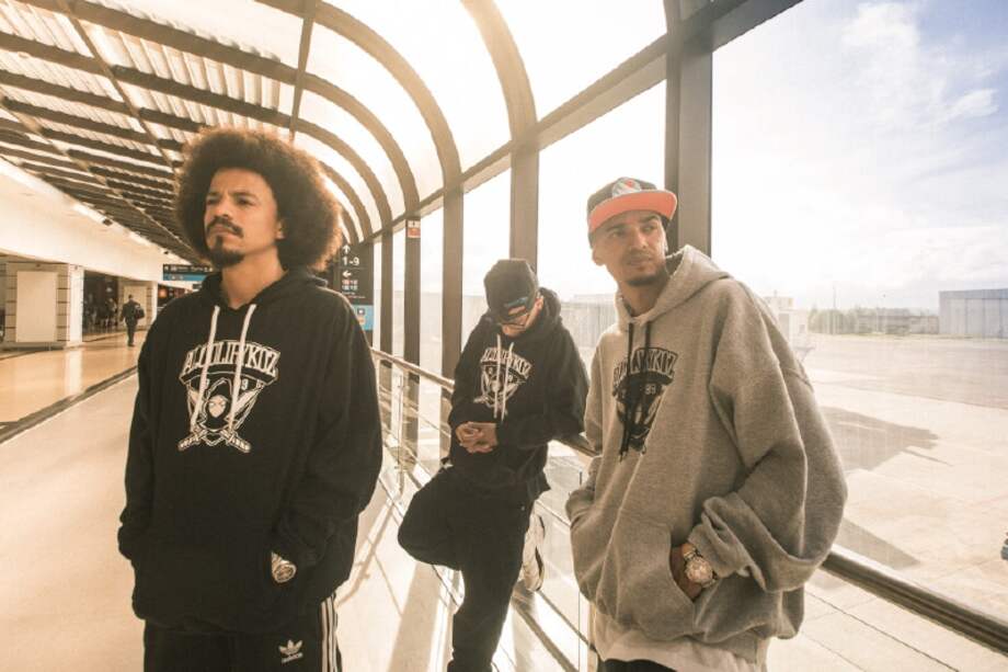 Kaztro, Fazeta y Gambeta son los integrantes de Alcolirykoz, el grupo de rap que, casado con un estilo, lidera el posicionamiento del hip hop en Colombia. / Julián Gaviria - @Eldelasfotos