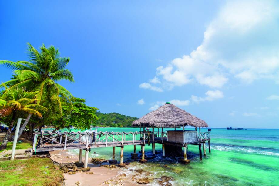 Sapzurro, una población de pescadores, dueña de una tranquila bahía que cautiva con su mar azul. / iStock