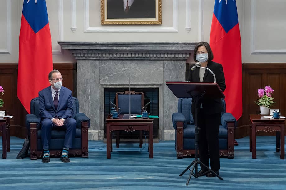 Tsai Ing-wen, presidenta de Taiwán, ha mostrado su apoyo a los reservistas y ha dicho que: "Frente a una creciente amenaza autoritaria, el pueblo de Taiwán está comprometido a defender nuestra nación y forma de vida".