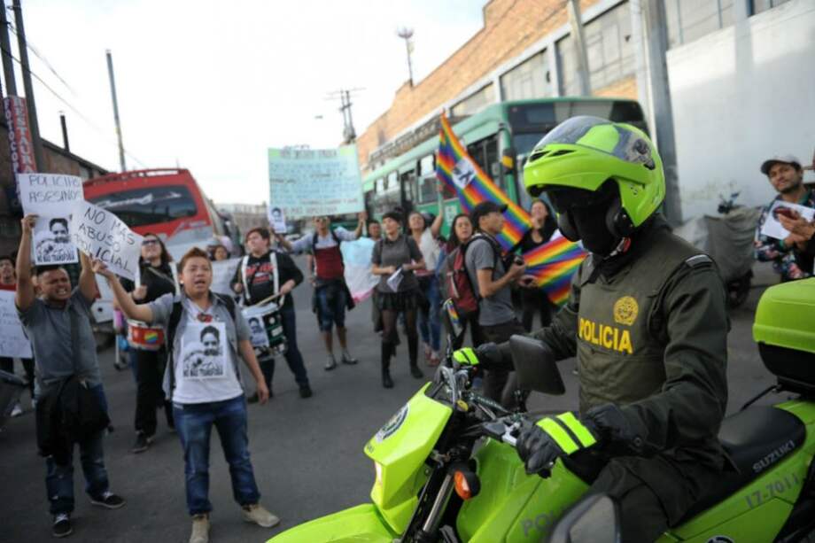 A una semana de su muerte, amigos y familiares estuvieron presentes en un plantón al frente de la UPJ de Puente Aranda. / El Espectador / Cristian Garavito