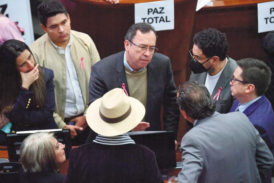 Después de recibir críticas de distintos sectores, el Gobierno de Gustavo Petro tomó la decisión acertada de retirar dos artículos del proyecto de ley de orden público.