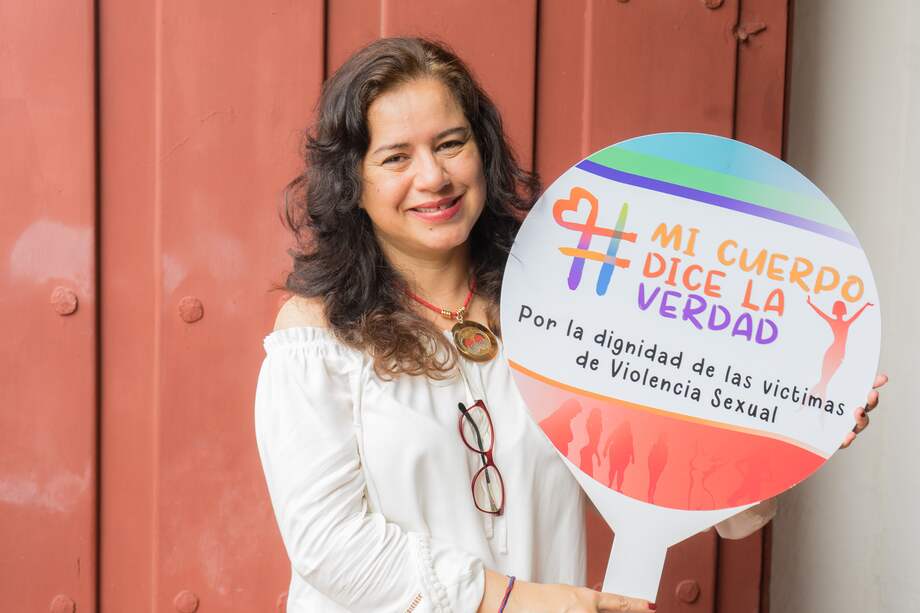 El trabajo de la comisionada Alejandra Miller se caracterizó por el contacto y consulta permanente de otras mujeres víctimas del conflicto armado.