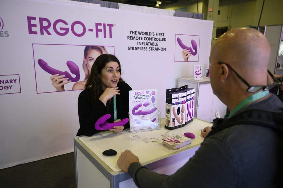 El año pasado, tal exhibición no habría conseguido la autorización de las autoridades de la ciudad. Pero para la edición de 2020 la 'sextech' está a prueba después de muchos rodeos.
/ AFP