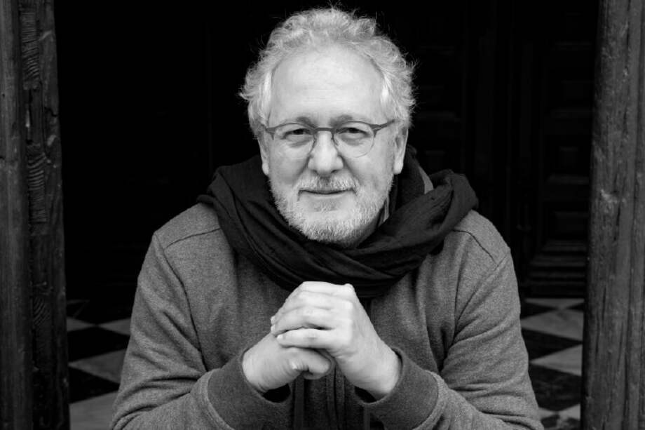 “Aspiro a un lector que me lea más por placer que por morbo”, dice Héctor Abad Faciolince sobre “Lo que fue presente”, sus Diarios entre 1985 y 2006. / Fotografía de Lisbeth Salas