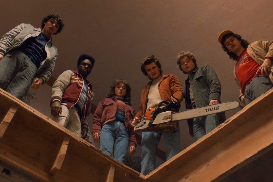 Los actores Finn Wolfhard como Mike Wheeler, Caleb McLaughlin como Lucas Sinclair, Natalia Dyer como Nancy Wheeler, Joe Keery como Steve Harrington, Charlie Heaton como Jonathan Byers y Gaten Matarazzo como Dustin Henderson. Una gran batalla final e imágenes espectaculares y aterradoras. Eso es lo que promete la quinta y última temporada de 'Stranger Things', cuyo tráiler fue lanzado este miércoles por Netflix. "Después de todo lo que nos ha pasado, todo esto nos ha unido a todos para siempre", dice Jonathan (Charlie Heaton) a Nancy (Natalia Dyer) mientras esperan en la oscuridad en el Mundo del revés.-EFE/ Netflix ***SOLO USO EDITORIAL/SOLO DISPONIBLE PARA ILUSTRAR LA NOTICIA QUE ACOMPAÑA (CRÉDITO OBLIGATORIO)***