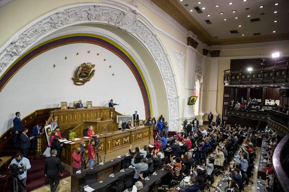Vista general del Hemiciclo de Sesiones del Palacio Federal Legislativo de la Asamblea Nacional hoy en Caracas. La visita de una delegación de Estados Unidos a Venezuela se ha mantenido este martes en hermetismo, pues el Gobierno esquivó el tema y la oposición confirmó un encuentro con los norteamericanos, aunque sin ofrecer mayores detalles.