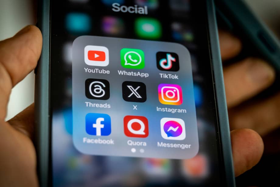 “Es un mercado que vende futuros de comportamiento humano, lo que se agrava en la contienda política”: Vivian Newman y Vanessa López.