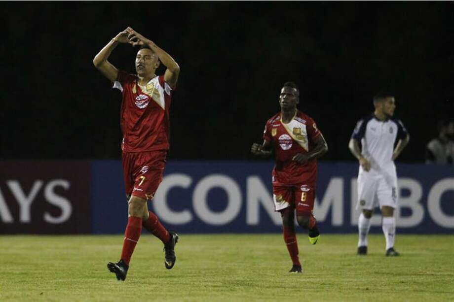 Mauricio Gómez celebra uno de los goles con los que Rionegro Águilas derrotó a Independiente. / EFE