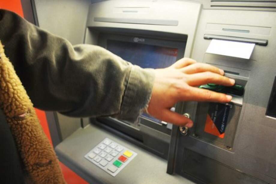 Condenan a patrullero de la Policía por clonar tarjetas débito y crédito