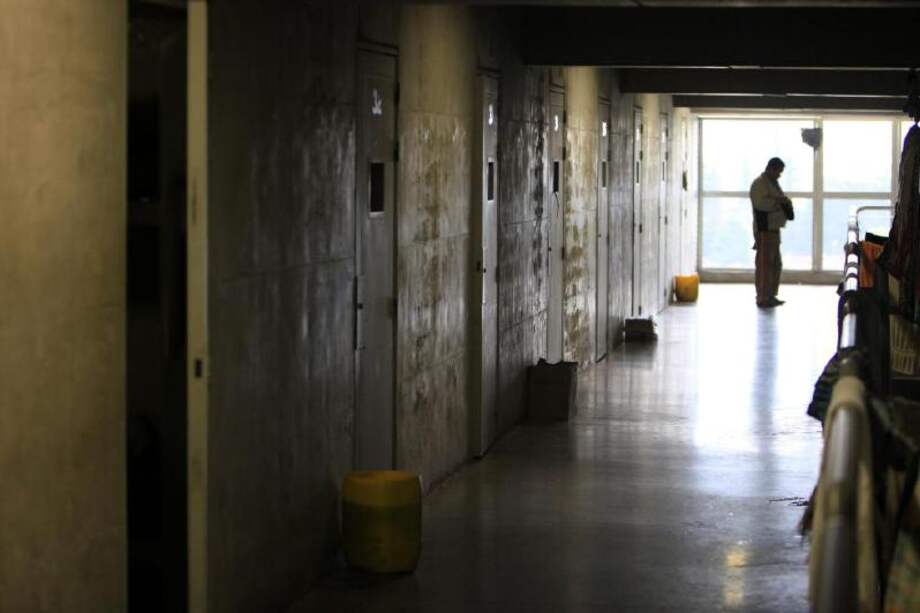 Los datos sobre la situación de las cárceles son difíciles de conseguir, los estándares son muy altos para que los internos mismos acudan a instancias judiciales, entre otros obstáculos que los silencian.
