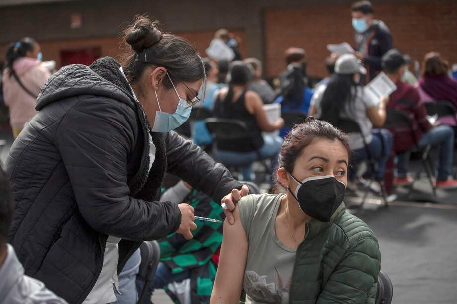Ante la similitud de los síntomas, la recomendación es aislarse y mantener medidas de autocuidado, como el uso del tapabocas y el distanciamiento.