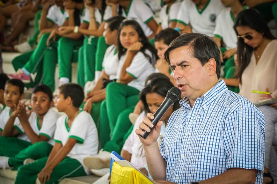 "La firma de los acuerdos es el punto de partida, la paz la construimos todos": Mininterior