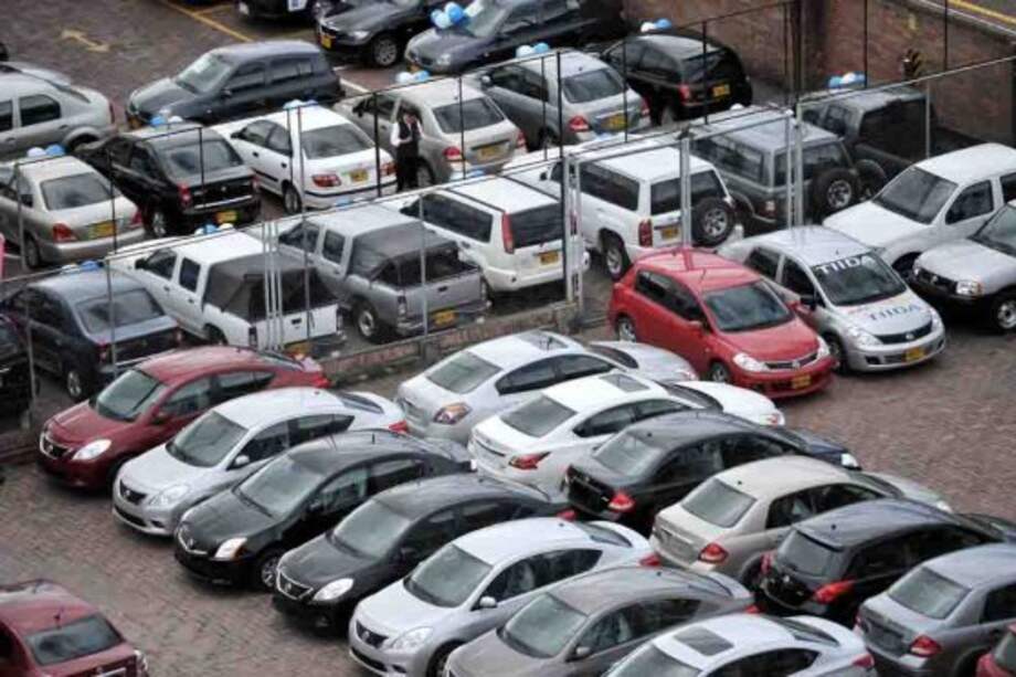 El mandatario manifestó que la medida contribuiría no solo desestimular el uso del carro, sino a que se construyan más estacionamientos en diferentes zonas de la ciudad.