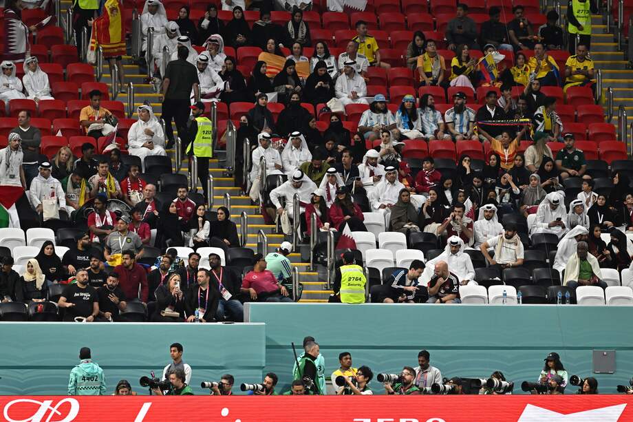 Algunos hinchas abandonaron el recinto en el entretiempo.