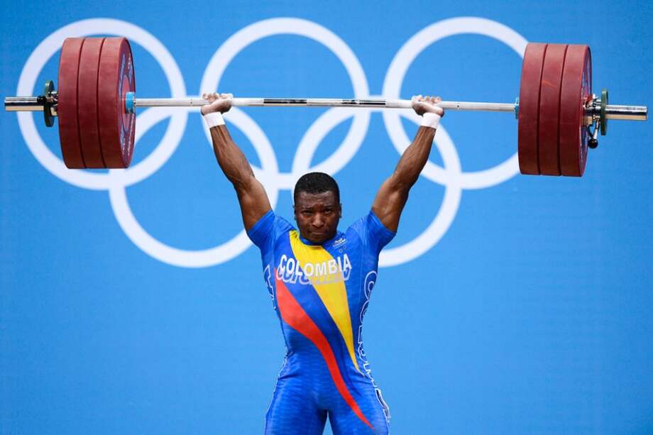 El pesista colombiano Óscar Figueroa Mosquera, de 29 años, ayer en competencia en el coliseo ExCel. / EFE