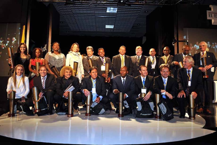 De izq. a der., de pie: Clara Juliana Guerrero, Mábel Mosquera, María Isabel Urrutia, Ximena Restrepo, Bernardo Tobar, Fidel Bassa, Pedro Zape, Helmut Bellingrodt, Cochise Rodríguez, Antonio Cervantes ‘Pambelé’, Rodrigo Valdés y Álvaro Mejía . Abajo: María Luisa Calle, Santiago Botero, Carlos Valderrama, Cristóbal Pérez, Édgar Rentería, Pablo Restrepo, Alonso Zapata y Fernando Cammaert.