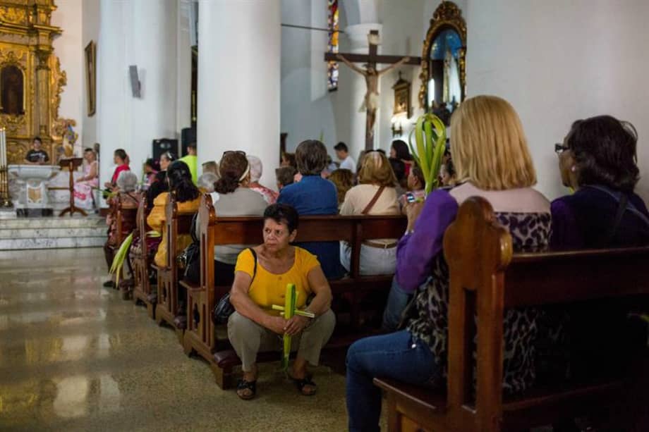 Imagen de referencia. Venezolanos durante el domingo de ramos en una iglesia de Caracas. / EFE
