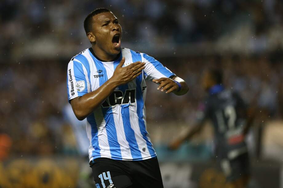 El delantero colombiano Roger Martínez, con la camiseta del Racing de Argentina. / EFE