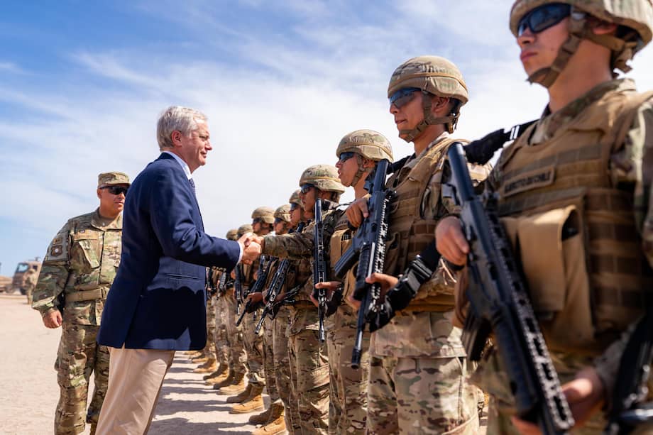 Con militarización y el anuncio de un muro fronterizo se inició la administración de Kast. / EFE