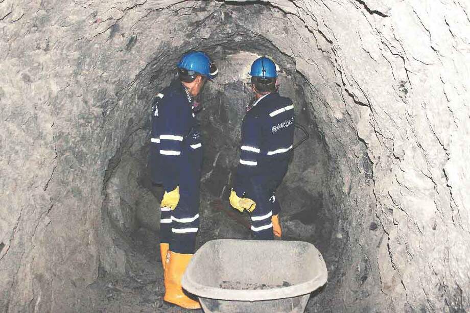 Mineros en Lenguazaque, Cundinamarca, trabajan en uno de los socavones de carbón del municipio. /Cortesía