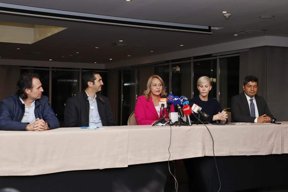 Aydée Lizarazo (centro) es la ficha del Partido MIRA para las elecciones presidenciales.