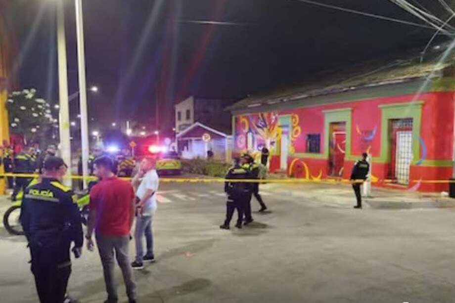 En el atentado una mujer perdió la vida y cinco personas resultaron heridas.