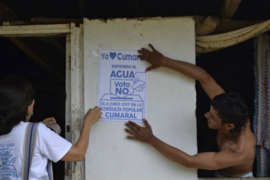 Casa por casa, los promotores del voto por el No fueron buscando apoyo de los cumaraleños. / María Paula Rubiano