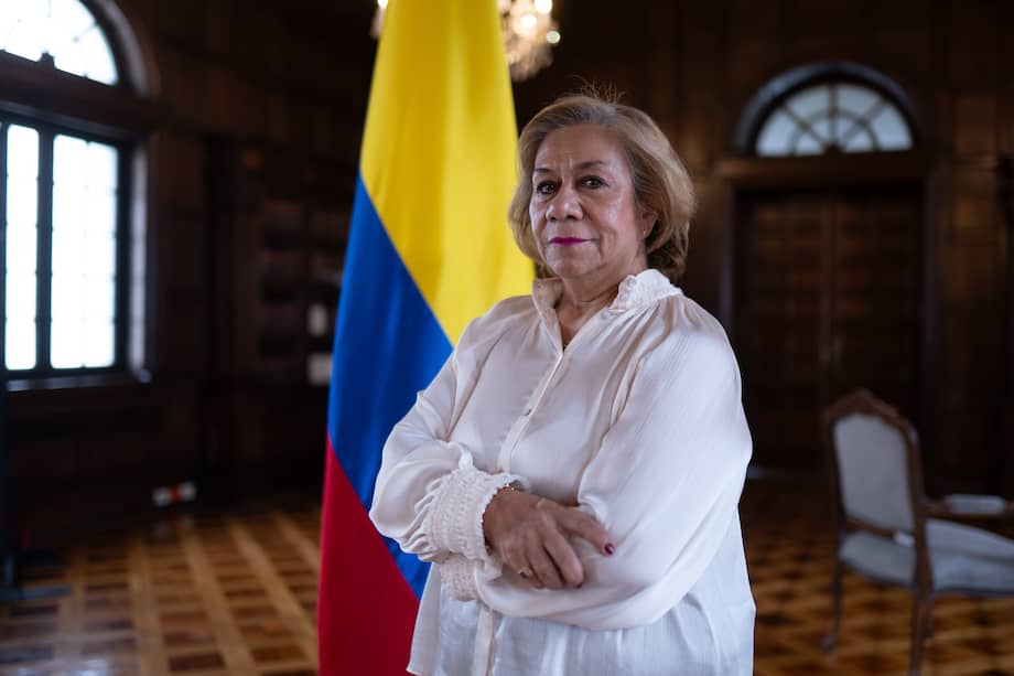 La canciller Rosa Villavicencio aseguró que su periodo termina el 6 de agosto, cuando cumpla con la tarea de recibir a los jefes de Estado y delegaciones que asistan a la posesión de Abelardo de la Espriella.