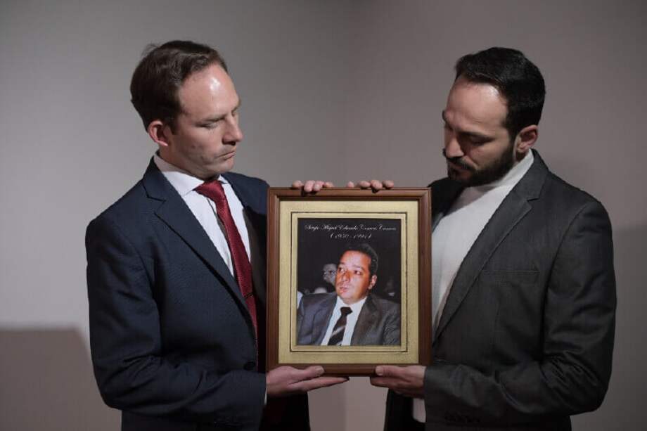 Juan Camilo (izq.) y Andrés Felipe Convers Yáñez tenían 7 y 5 años, respectivamente, cuando su padre murió.//Mauricio Alvarado