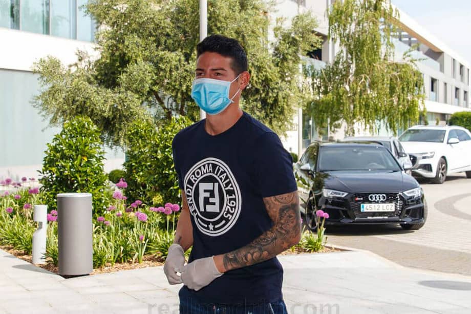 El colombiano, al igual que el resto de la plantilla, llegó con tapabocas. / Real Madrid